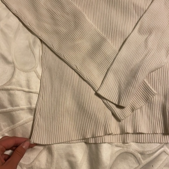 M white sweater - Picture 5 of 6